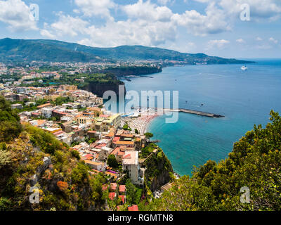 L'Italie, Campanie, Naples, Golfe de Naples, Sorrente, la côte de falaise Meta di Sorrento Banque D'Images