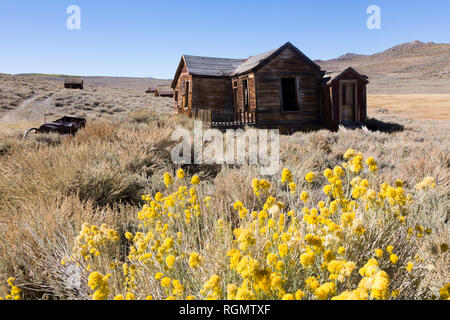 États-unis, Californie, la Sierra Nevada, Bodie State Historic Park, maison en bois abandonnés Banque D'Images