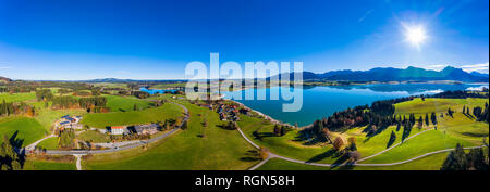 L'Allemagne, de Bavière, de l'Est Région de l'Allgaeu, Füssen, Dietringen, vue aérienne du lac Forggensee Banque D'Images