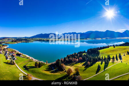 L'Allemagne, de Bavière, de l'Est Région de l'Allgaeu, Füssen, Dietringen, vue aérienne du lac Forggensee Banque D'Images