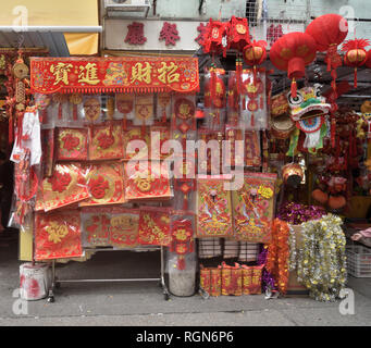 Bloquer la vente d'articles de décoration pour le Nouvel An Chinois, Sham Shui Po, Hong Kong Banque D'Images