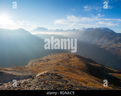 Région frontière Italie Suisse, paysage de montagne au Piz Umbrail avec reste de la frontière à partir de la Première Guerre mondiale Banque D'Images