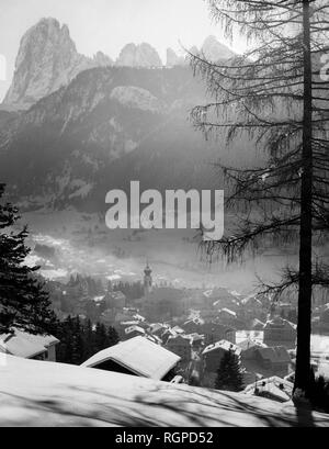 L'hiver, Ortisei, Trentin Haut-Adige, Italie 1950 Banque D'Images