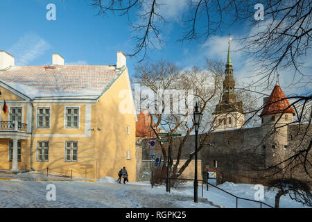 Après-midi d'hiver à Tallinn, Estonie les remparts de la ville. Banque D'Images