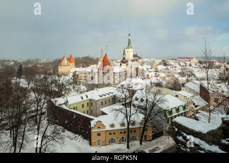 Après-midi d'hiver dans la vieille ville de Tallinn, Estonie. Banque D'Images