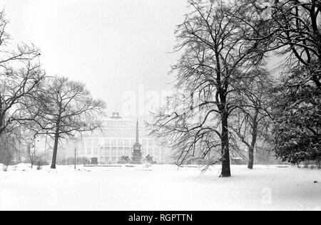 La Karl-Marx-Platz aujourd'Augustusplatz en hiver, afin d'Mendelbrunnen et Opéra, 1963, Leipzig, Saxe, Allemagne, la RDA Banque D'Images