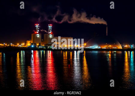 L'énergie de Marchwood Veoila-de-installation de gestion de déchets, Southampton, Hampshire. Cette plante peut brûler 165 000 tonnes de déchets ménagers sac noir par année à pro Banque D'Images