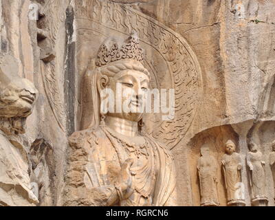Grottes de Longmen à Luoyang. Bouddha cassée et les grottes et sculptures de pierre dans les grottes de Longmen à Luoyang, Chine. Prises en octobre 2018 14. Banque D'Images
