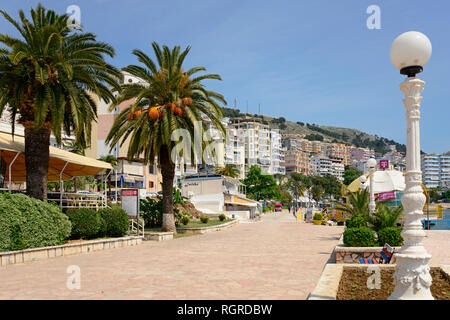 Promenade, Saranda, Riviera, Mer Ionienne, l'Albanie Banque D'Images