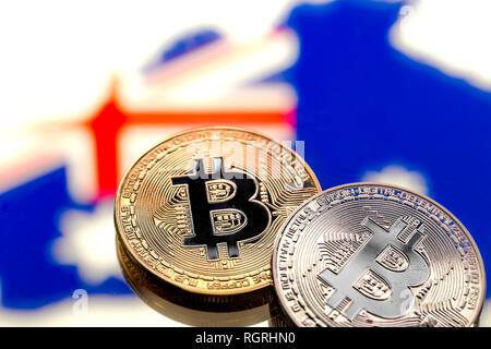 Bitcoin, monnaie dans le contexte de l'Australie et le drapeau australien, concept de l'argent virtuel, close-up. Image conceptuelle de crypto numérique cur Banque D'Images