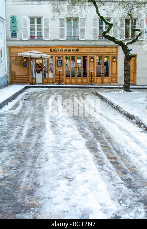 Carette, un salon de thé traditionnel français à Montmartre sur la place du Tertre, Paris, France Banque D'Images