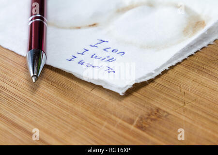 Note manuscrite sur une serviette taché de café avec un message, je peux je vais je veux. Banque D'Images