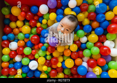 Babasian Bébé Jouant à Boule Colorée Extérieure Piscine à Balles