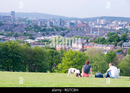 Sheffield, Royaume-Uni 16 Mai 2014 : Meersbrook Park offre une vue imprenable sur la ville, le 16 mai à Sheffield, Yorkshire, UK Banque D'Images