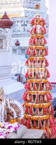 Baai Sri bacs et des guirlandes de fleurs offert dans le bouddhisme thaïlandais Brahman cérémonie pour la vie des personnes de la console pour revenir à l'esprit, corps et être expression de Banque D'Images