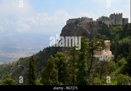 La cité médiévale du château normand dans Erice, près de Trapani, Sicile (Italie) Banque D'Images