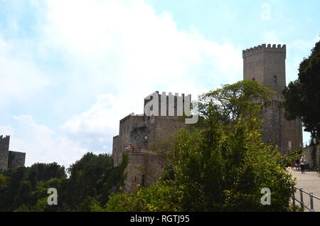 La cité médiévale du château normand dans Erice, près de Trapani, Sicile (Italie) Banque D'Images