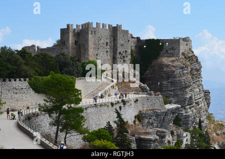 La cité médiévale du château normand dans Erice, près de Trapani, Sicile (Italie) Banque D'Images