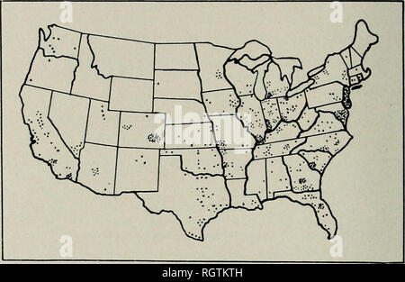 . Bulletin. Histoire naturelle ; l'histoire naturelle. 332 Natihal Bulletiit l'Enquête sur l'histoire de l'Illinois. Fig. 9. Distribution des cultures de melon sous réserve de flétrissement bactérien. Chaque clot représente 50 hectares cultivés en 1909. (D'après un dessin de Finch et Baker's Géographie de l'agriculture mondiale.). Veuillez noter que ces images sont extraites de la page numérisée des images qui peuvent avoir été retouchées numériquement pour plus de lisibilité - coloration et l'aspect de ces illustrations ne peut pas parfaitement ressembler à l'œuvre originale.. L'Illinois. Natural History Survey Division. État de l'Illinois, Urbana, Ministère de l'enregistrement et l'éducation, Banque D'Images