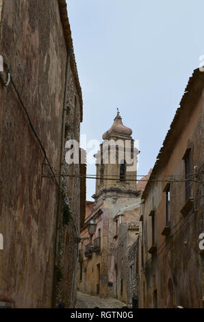 Les rues pavées de la vieille ville d'Erice, près de Trapani, Sicile (Italie) Banque D'Images