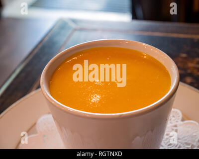 Gros plan de pudding, mangé à Paris, France Banque D'Images