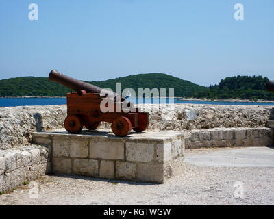 Cannon debout sur les fortifications sur l'île de Korcula, Croatie Banque D'Images