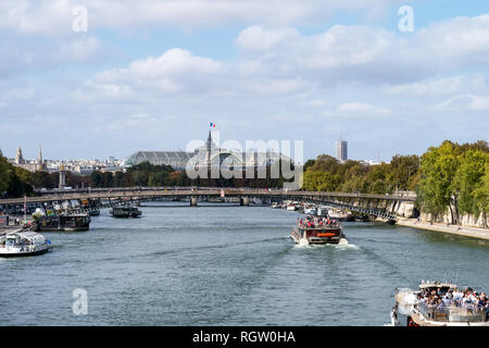 Seine et Grand Palais du Pont Royal - Paris, France Banque D'Images