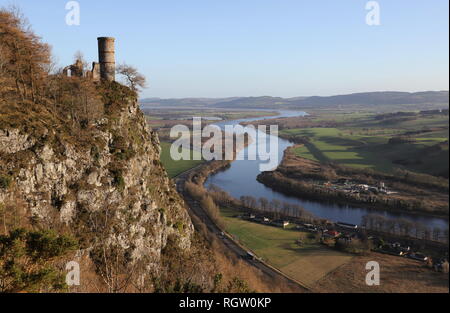 Sur la colline de Kinnoull folie et rivière Tay Perthshire en Écosse Janvier 2019 Banque D'Images