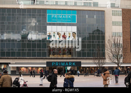 Le magasin Primark dans Broadgate, Coventry. Primark a repris l'ancien édifice du magasin du ministère pour en faire l'un des plus grands points de vente. Primark Banque D'Images