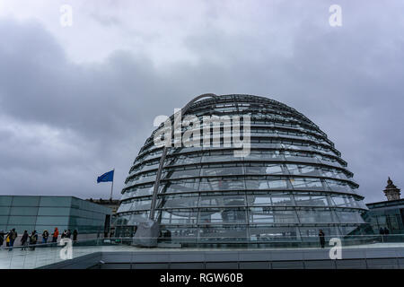 Berlin, DE - 12 janvier 2019 : vue sur le Reichstag (Parlement allemand) dome - Berlin, Allemagne Banque D'Images