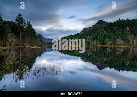 Lochan Glencoe dans les Highlands écossais Banque D'Images