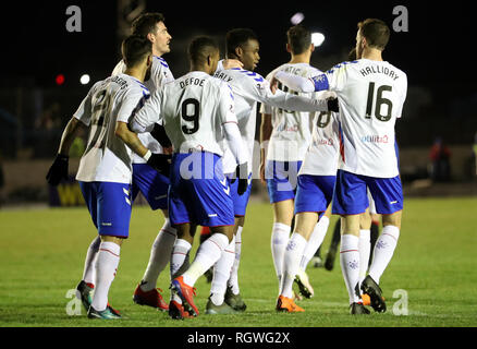 Lassana Coulibaly des Rangers fête marquant son deuxième but de côtés pendant le William Hill Scottish Cup quatrième round match à Central Park, Cowdenbeath. Banque D'Images