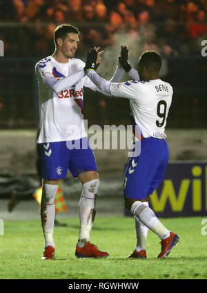 Kyle Lafferty des Rangers célèbre marquant son troisième but de côtés pendant le William Hill Scottish Cup quatrième round match à Central Park, Cowdenbeath. Banque D'Images