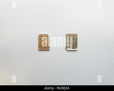 Deux cartes micro SIM sur un fond clair67 surface Banque D'Images