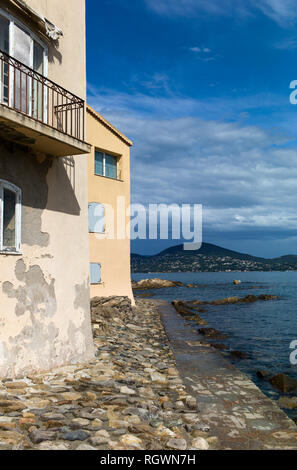 Quai de la Ponche district de Saint-Tropez, Côte d'Azur (Côte d'Azur, Provence, France) Banque D'Images