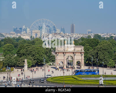 Paris, le 7 mai : le matin sur le magnifique Arc de triomphe du Carrousel à Paris le 7 mai 2018 à Paris, France Banque D'Images
