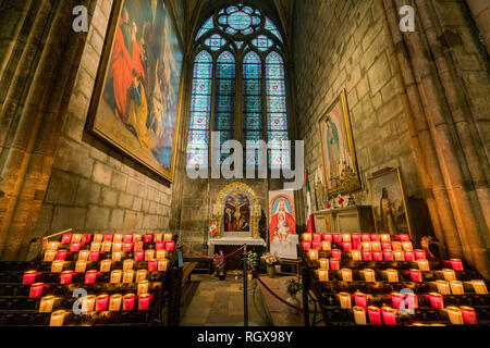 France, 7 mai : Intérieur de la célèbre Cathédrale Notre-Dame de Paris le 7 mai 2018 à Paris, France Banque D'Images