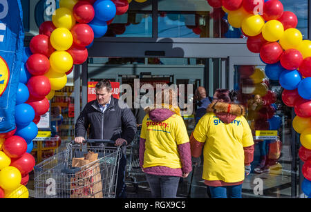 Grand jour d'ouverture de supermarché discount Lidl à Zagreb, en Géorgie. (USA) Banque D'Images