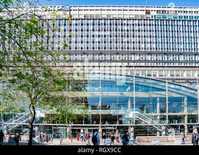 Paris, le 7 mai : Vue extérieure de la Gare Montparnasse le 7 mai 2018 à Paris, France Banque D'Images