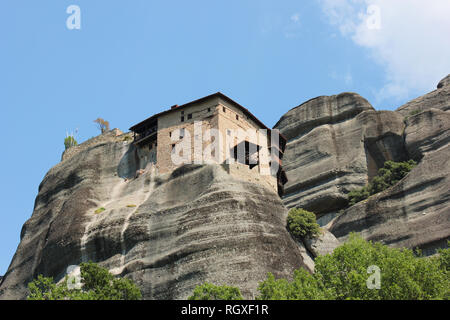 Monastère de Saint Nicolas Anapausas en formation rock Meteora Kalambaka Grèce Banque D'Images