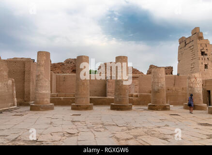 Ruines du temple de Kom Ombo dans le Nil, l'Egypte Banque D'Images