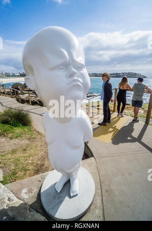 Sculpture de la mer 2018, exposition annuelle sur la promenade côtière entre Bondi et Tamara Beach, Sydney, Nouvelle-Galles du Sud, Australie. Banque D'Images