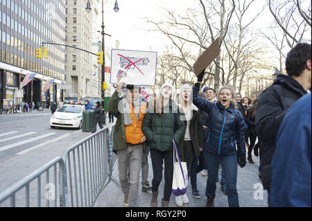 Les étudiants pour le contrôle des armes à l'Hôtel de Ville rassemblement à Manhattan le 4 février 2013. Les étudiants de l'école Dalton ont organisé la protestation contre les armes Banque D'Images