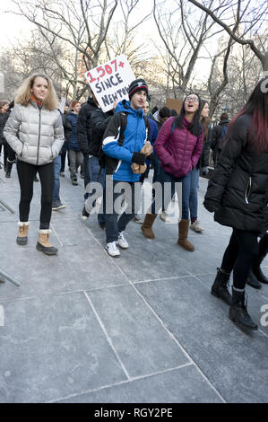 Les étudiants pour le contrôle des armes à l'Hôtel de Ville rassemblement à Manhattan le 4 février 2013. Les étudiants de l'école Dalton ont organisé la protestation contre les armes Banque D'Images