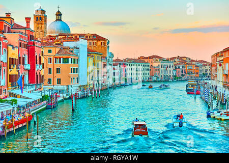 Le Grand Canal à Venise au coucher du soleil, de l'Italie Banque D'Images