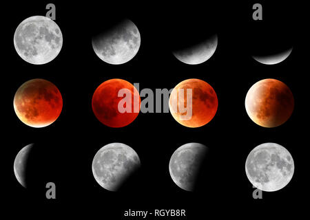 La pleine lune rouge sur fond noir. L'ensemble des phases de l'éclipse lunaire. Banque D'Images