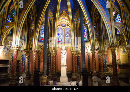 À l'intérieur de la Sainte-Chapelle, la chapelle royale de style gothique consacrée en 1248. Paris, le 29 janvier, 2019 Banque D'Images