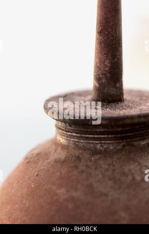 Rusty Old Vintage Metal antique de près l'huile peut Détail Macro Banque D'Images