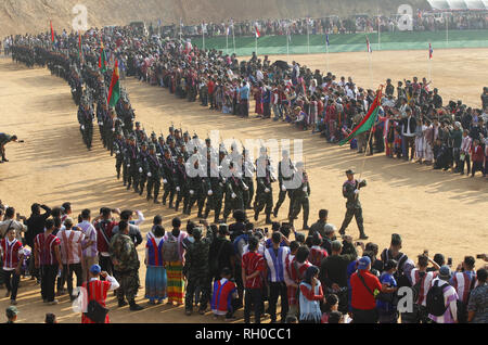 La baie de Thay Hla, le Myanmar. Jan 31, 2019. Union nationale karen (KNU) Les soldats défilent lors d'une cérémonie pour marquer le 70e anniversaire de la révolution à Karen jour Thay Bay Hla dans l'Etat Karen le long de la frontière entre la. Chaiwat Subprasom Crédit : SOPA/Images/ZUMA/Alamy Fil Live News Banque D'Images
