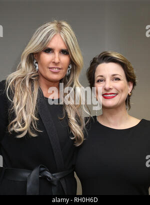 WESTWOOD, CA - le 30 janvier : Tiziana Rocca, Silvia Chiave, Consul Général de France à Los Angeles, au tournage en Italie - Los Angeles Jour 2 à un institut culturel italien à Westwood, en Californie le 30 janvier 2019. Credit : Faye Sadou/MediaPunch Banque D'Images